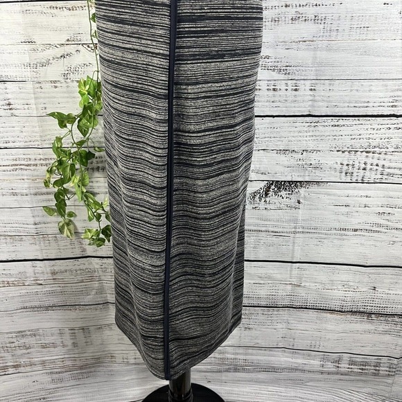 Max Studio MSSP Tennis Dress size Medium Navy Blue Striped Straight Jersey Knit - Picture 12 of 14